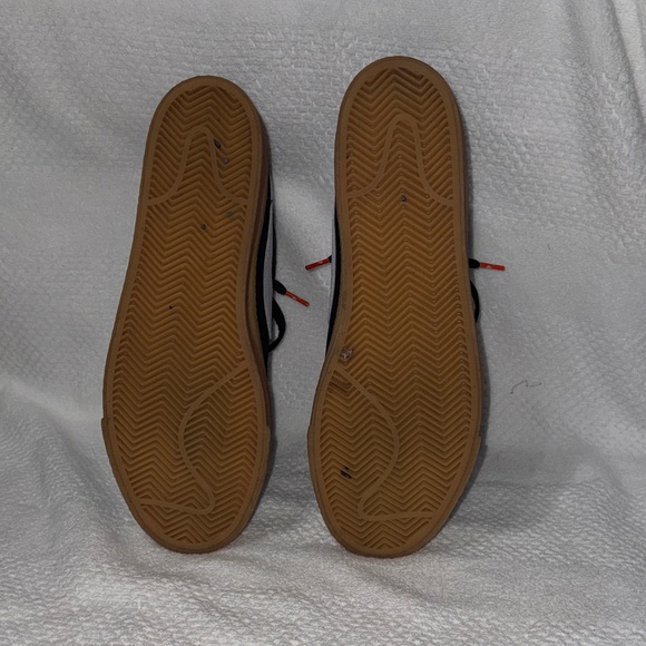 Nike Black and White Men's Sneakers with Gum Sole - Picture 4 of 6